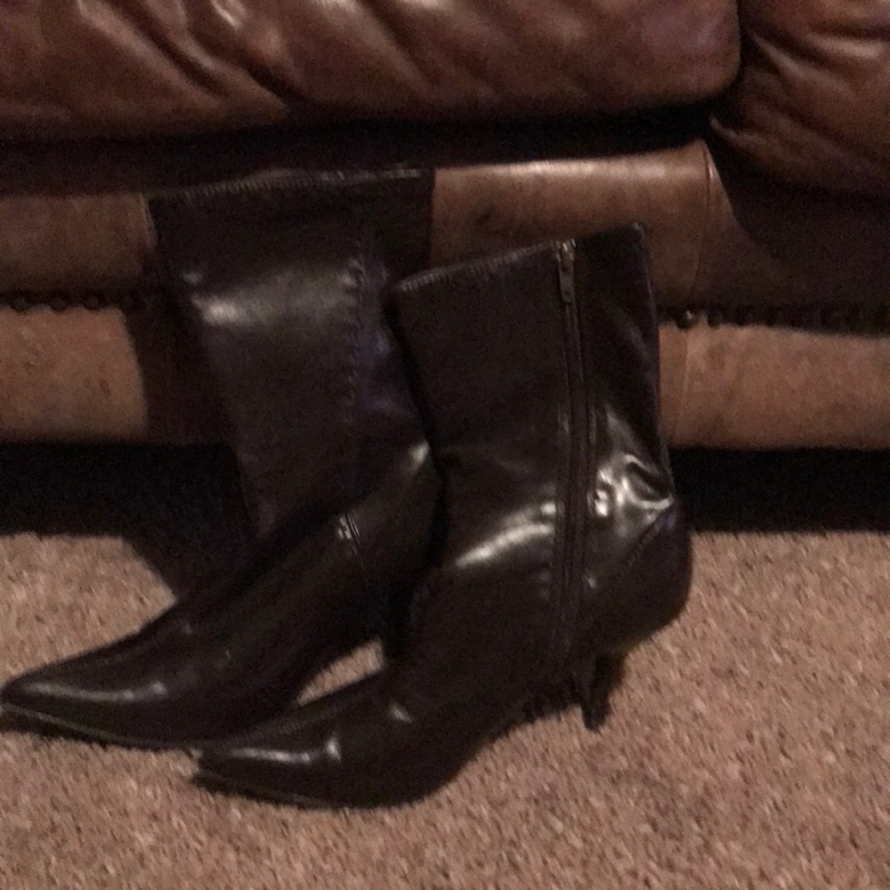 Brown boots.